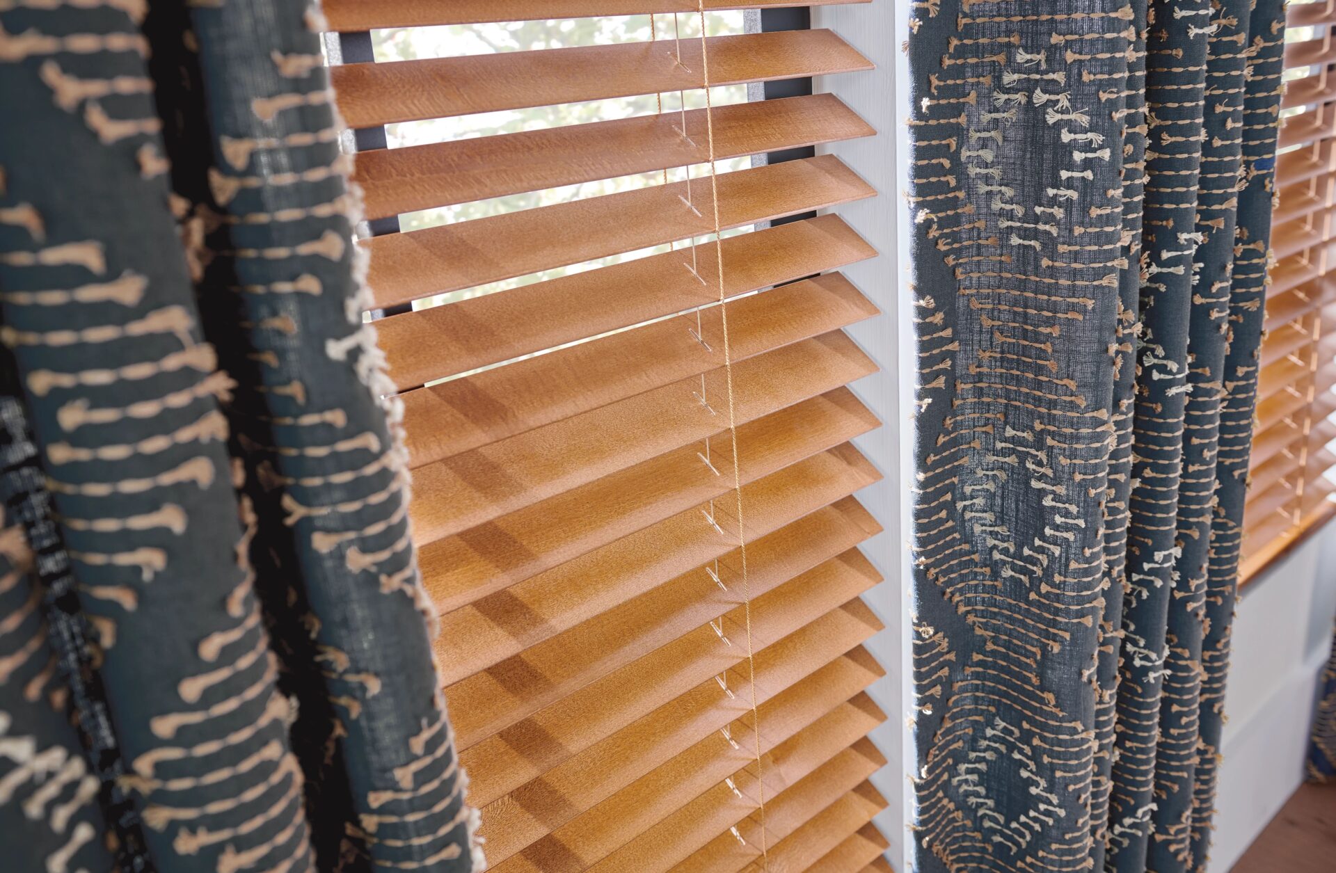 graber 1570 drapery wood blinds rs22 v3 | Carpetland USA
